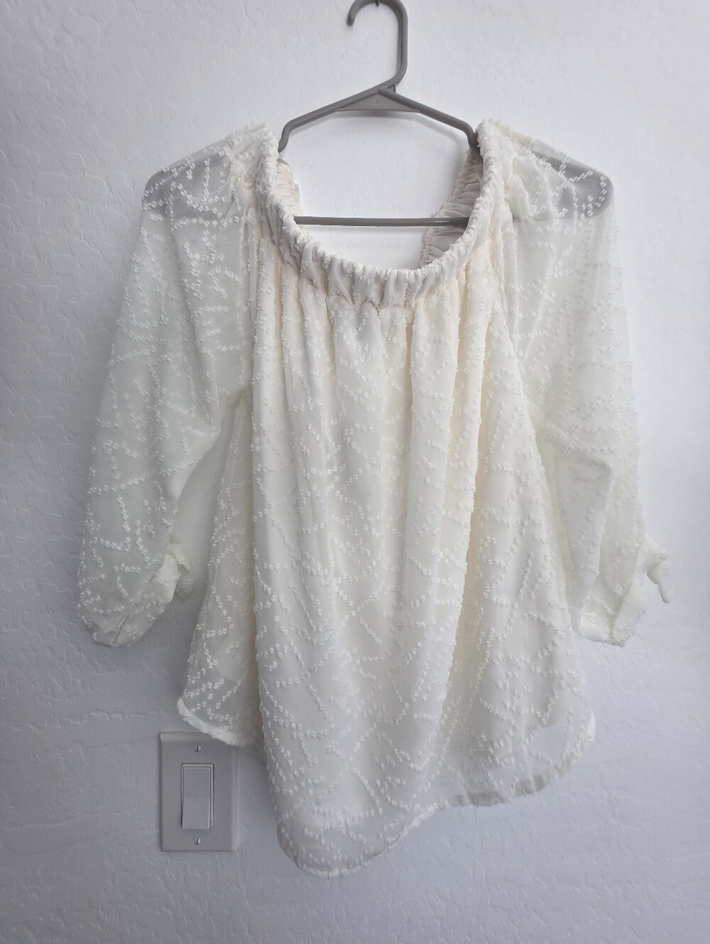EXPRESS NWT Women's Cream Textured Off-Shoulder Blouse
